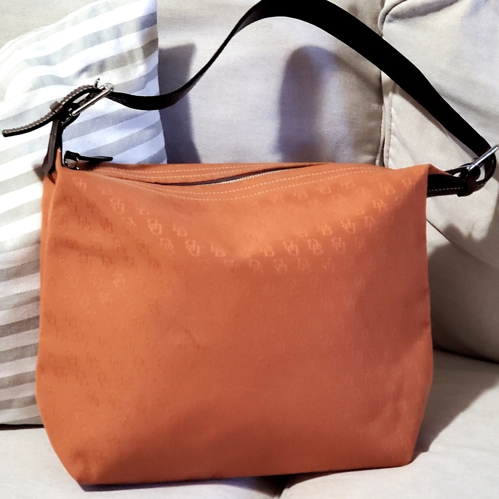 ❤️Dooney & Bourke Canvas Signature Hobo bag❤️